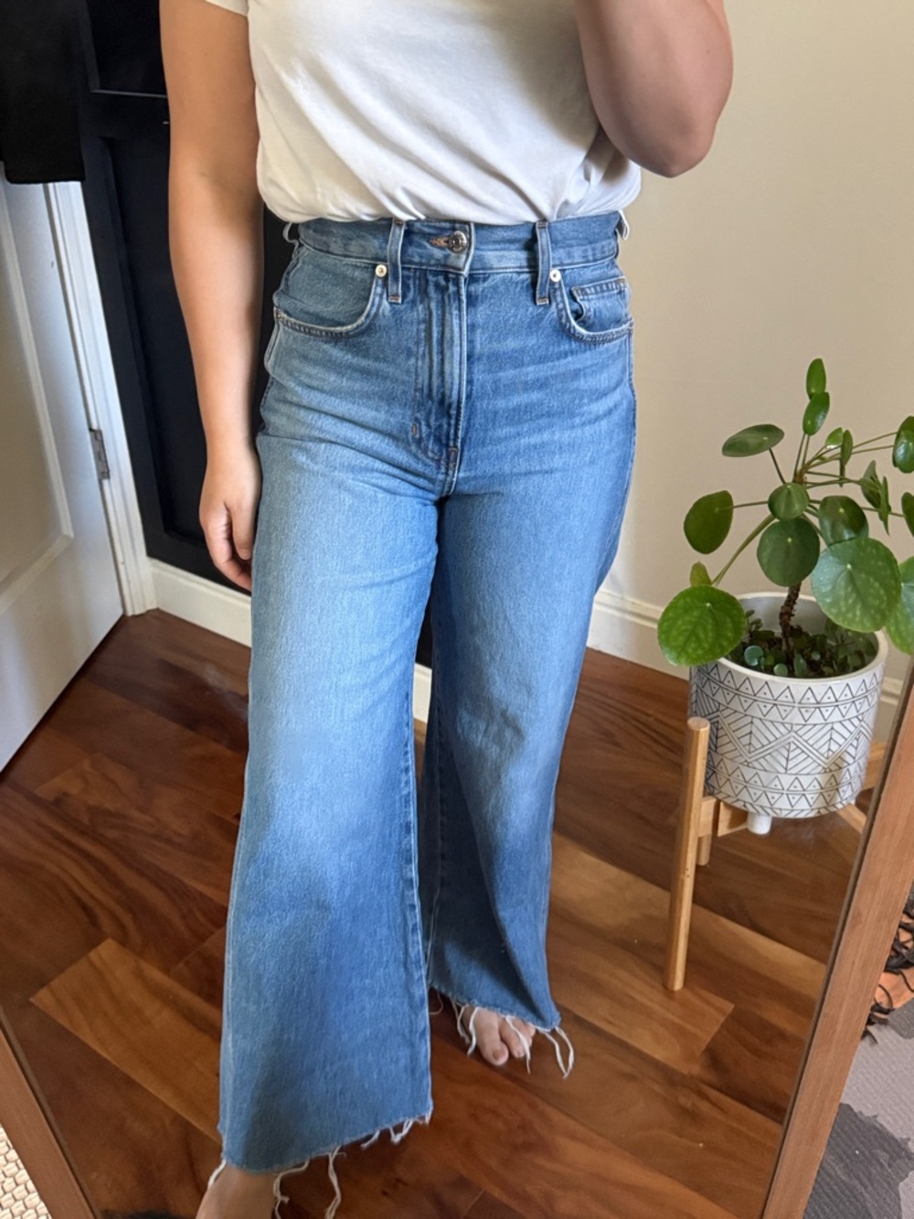 Veronica Beard Taylor Cropped High Rise Wide Leg Jean in Enough Said. Size 27 - Picture 4 of 10